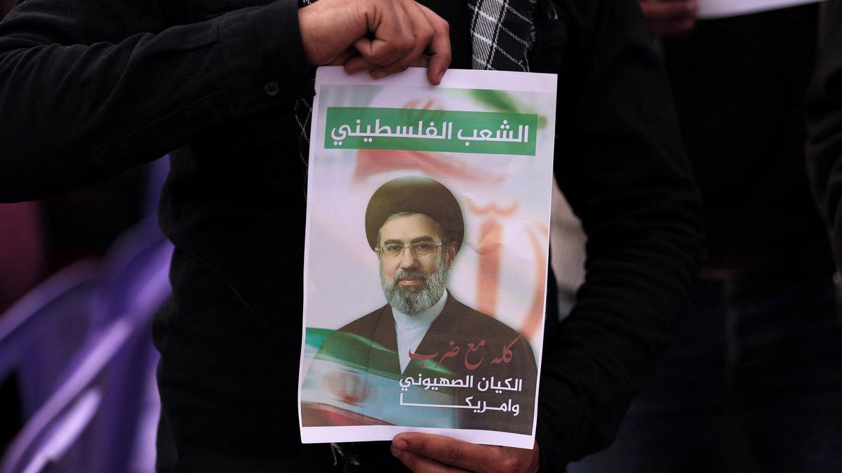 Volba nového vůdce vyvolala hluboké rozpory mezi nejmocnějšími lidmi Íránu